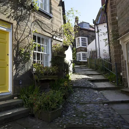 1 Bed In Robin Hoods Bay Oc-g0186